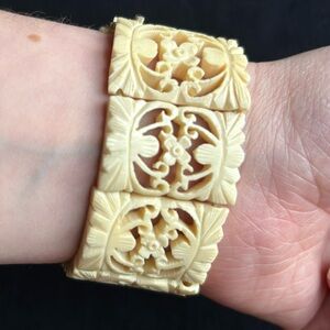 Vintage / Antique Carved Bone Floral Design Panel Stretch Bracelet